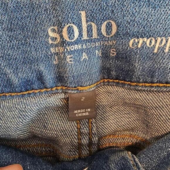 Women's SOHO New York and C Cropped Boyfriend Jeans Size 2 Blue with Pink Roses - Picture 6 of 11